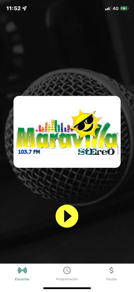 Maravilla Stereo mobile player with the station logo, a microphone background, and a yellow play button